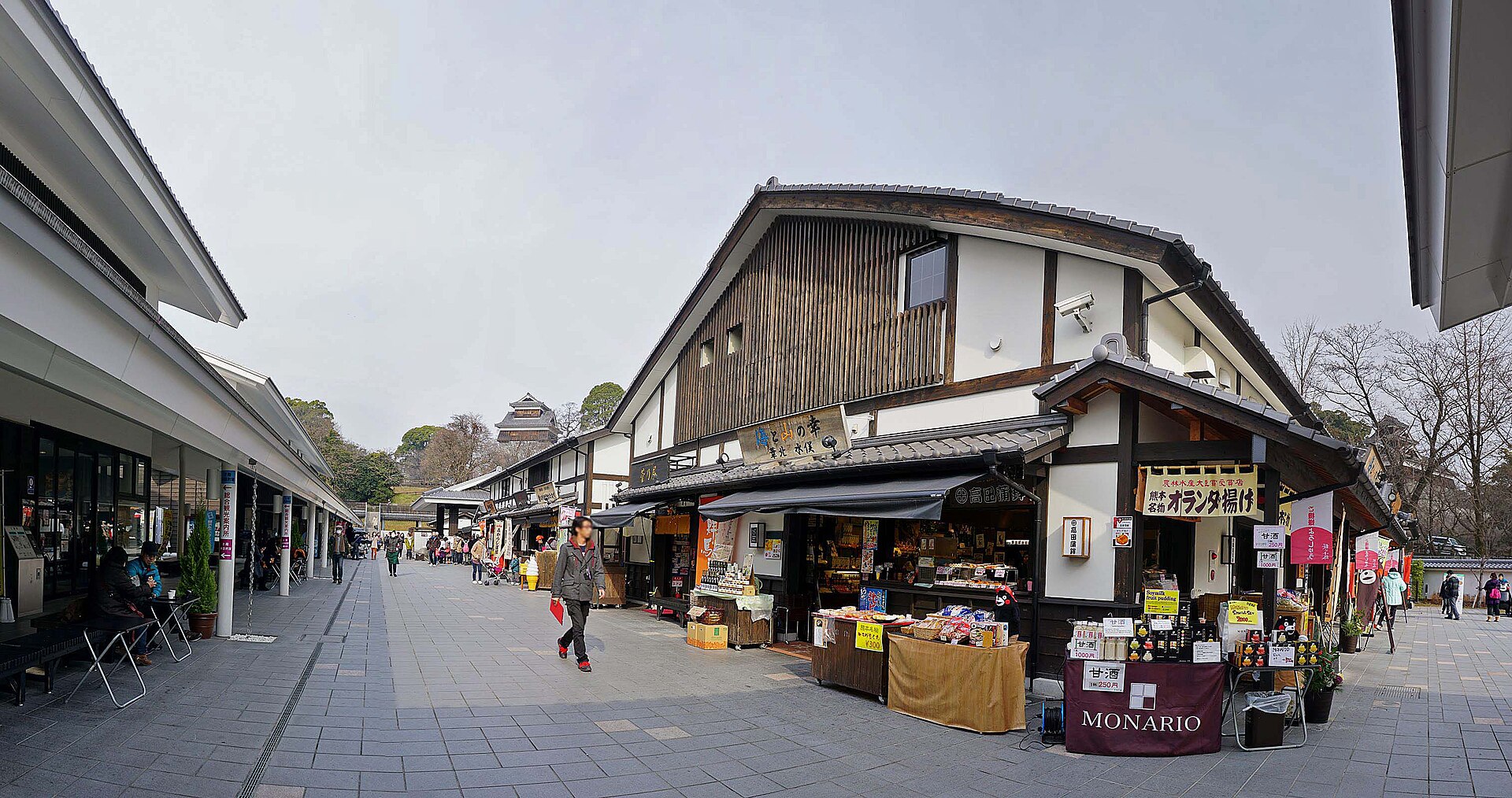 熊本城下的樱之马场城彩苑，仿城下町样式的店铺街区。