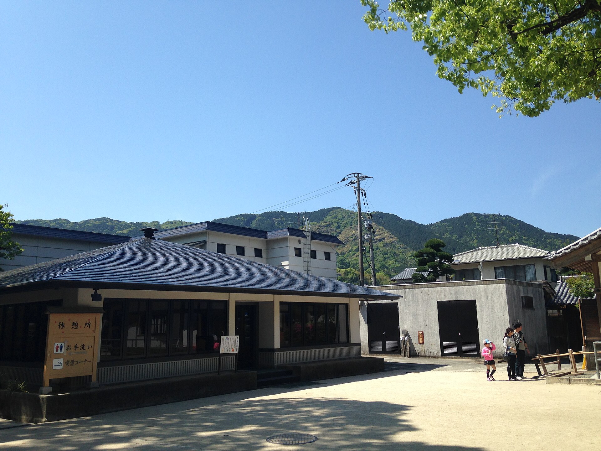 从太宰府天满宫望出去的四王寺山山景。