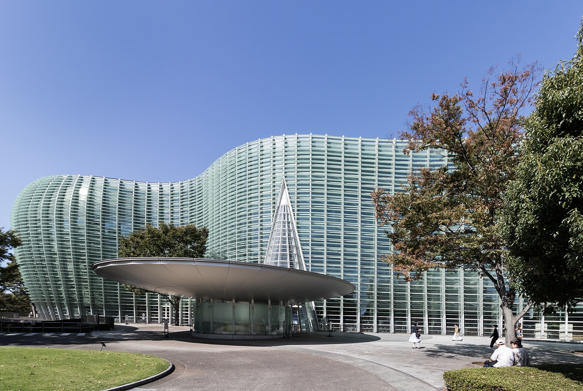 国立新美术馆的建筑。