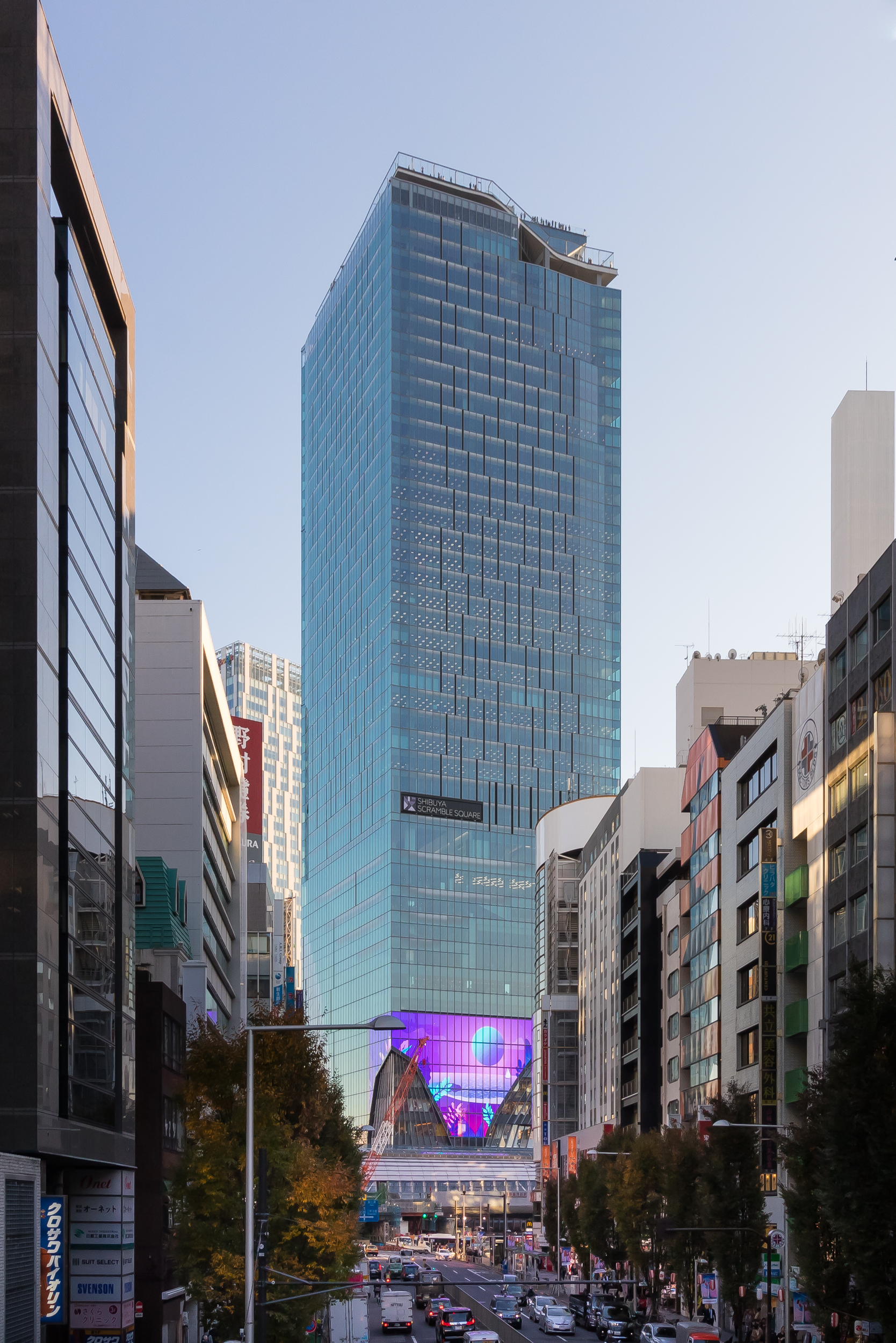 从明治通北侧看到的涩谷十字路口广场外观。