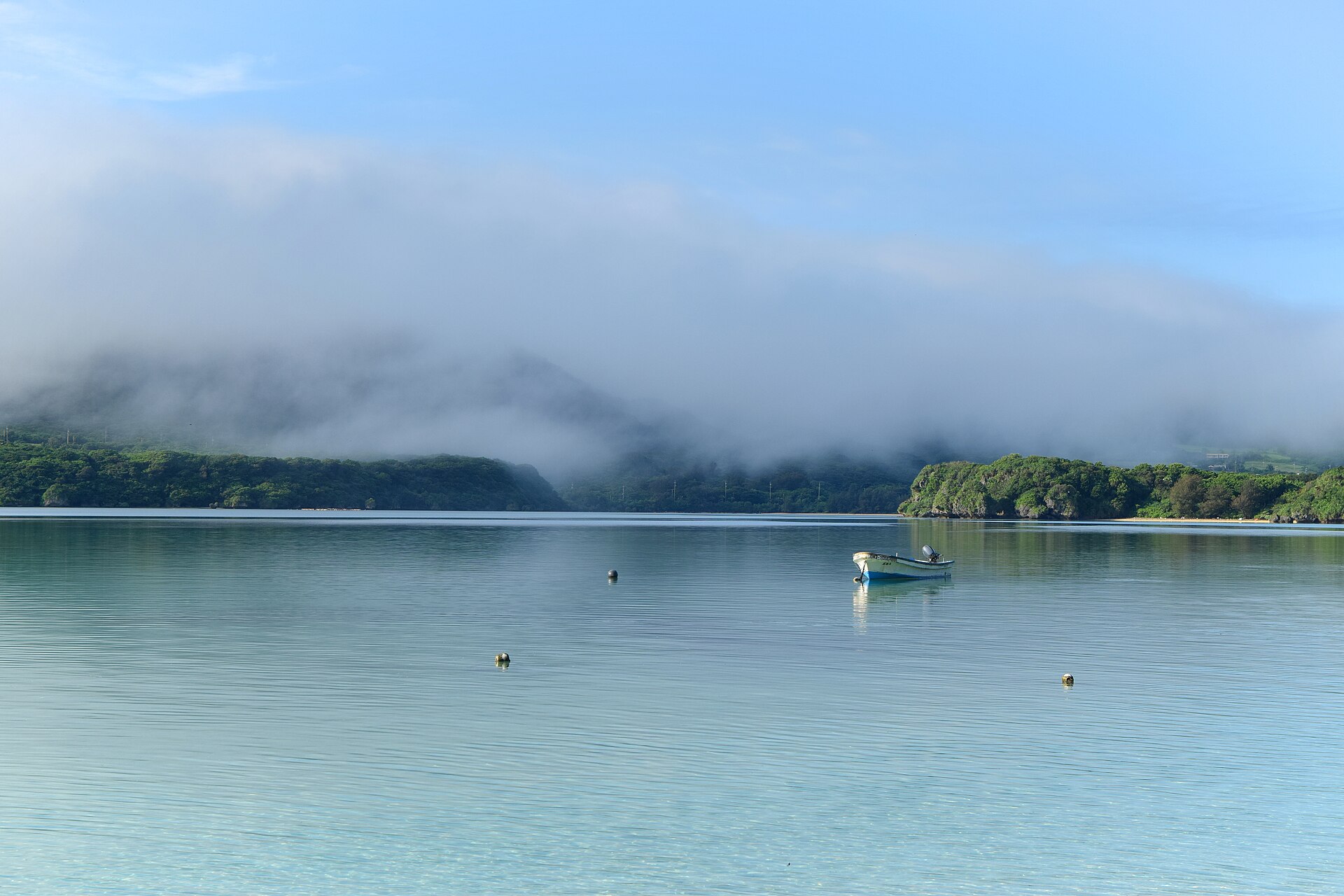 川平湾的海湾风景，位于冲绳县石垣市的海岸。
